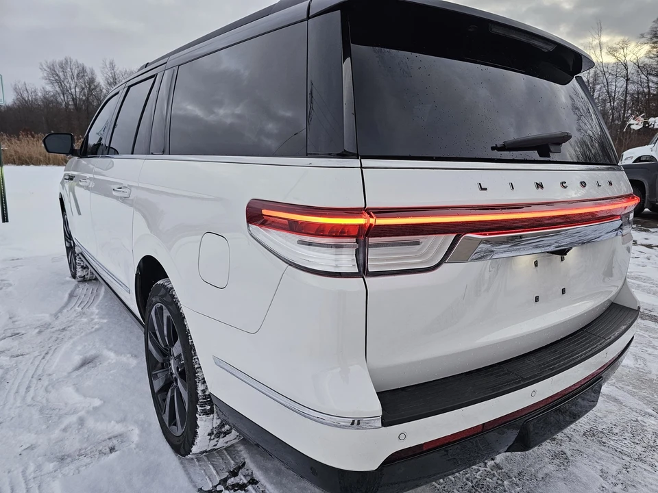 2022 Lincoln Navigator 4th Gen - Image 18 of 21