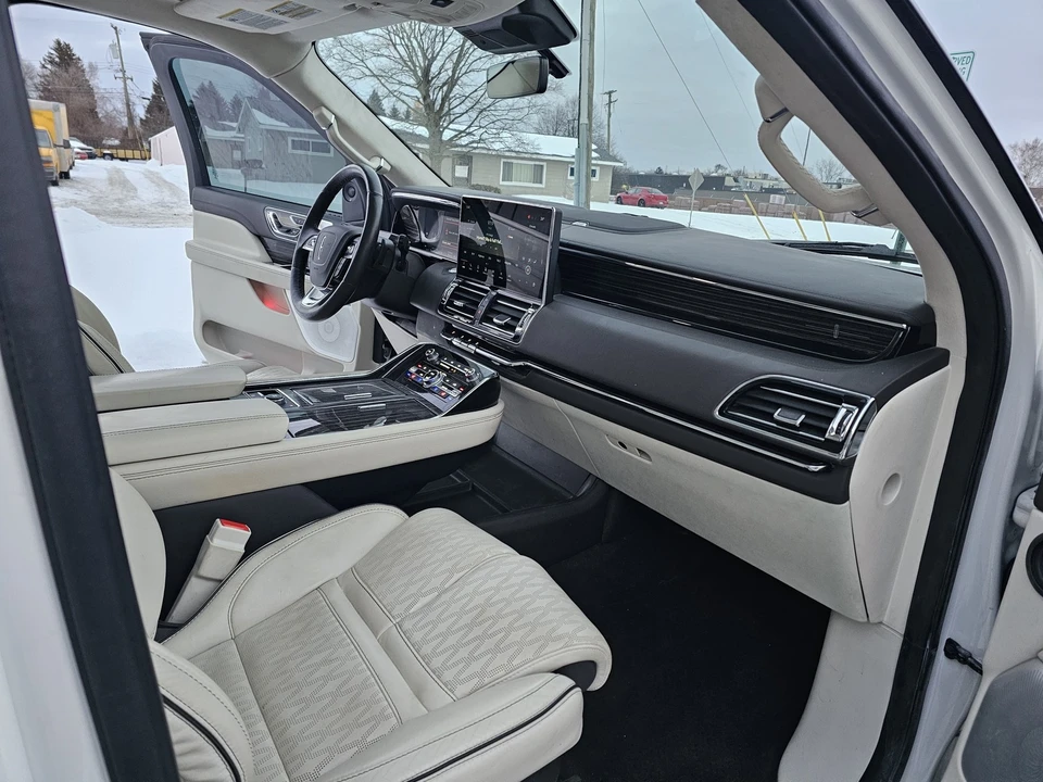 2022 Lincoln Navigator 4th Gen - Image 10 of 21