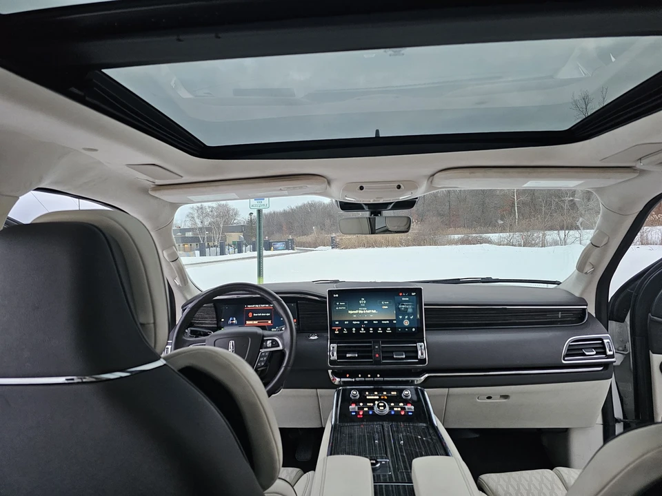 2022 Lincoln Navigator 4th Gen - Image 11 of 21