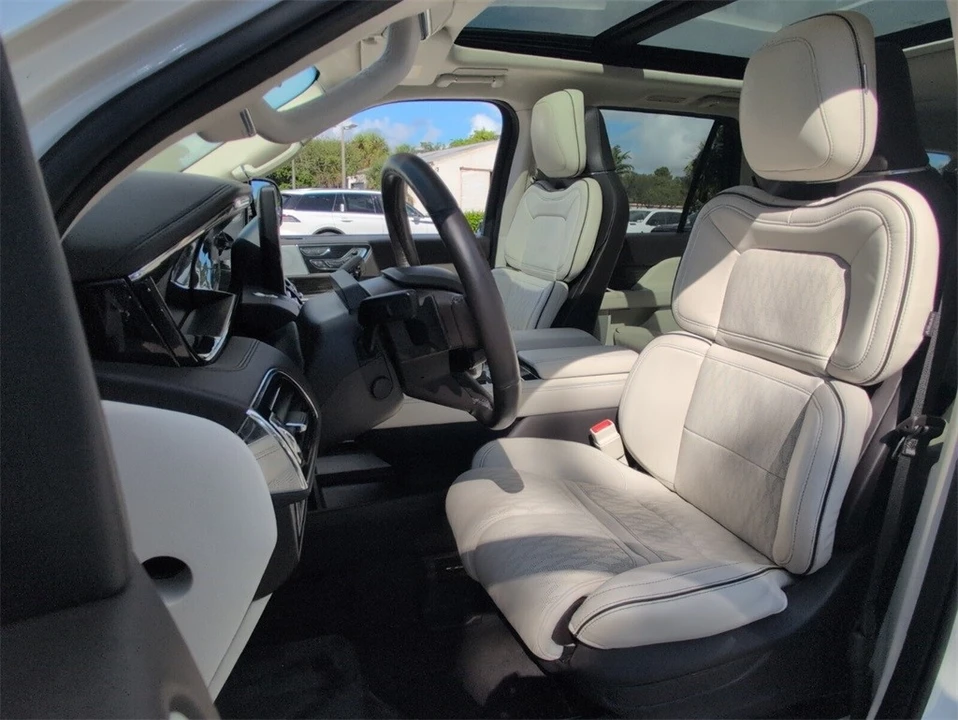 2022 Lincoln Navigator 4th Gen - Image 6 of 12