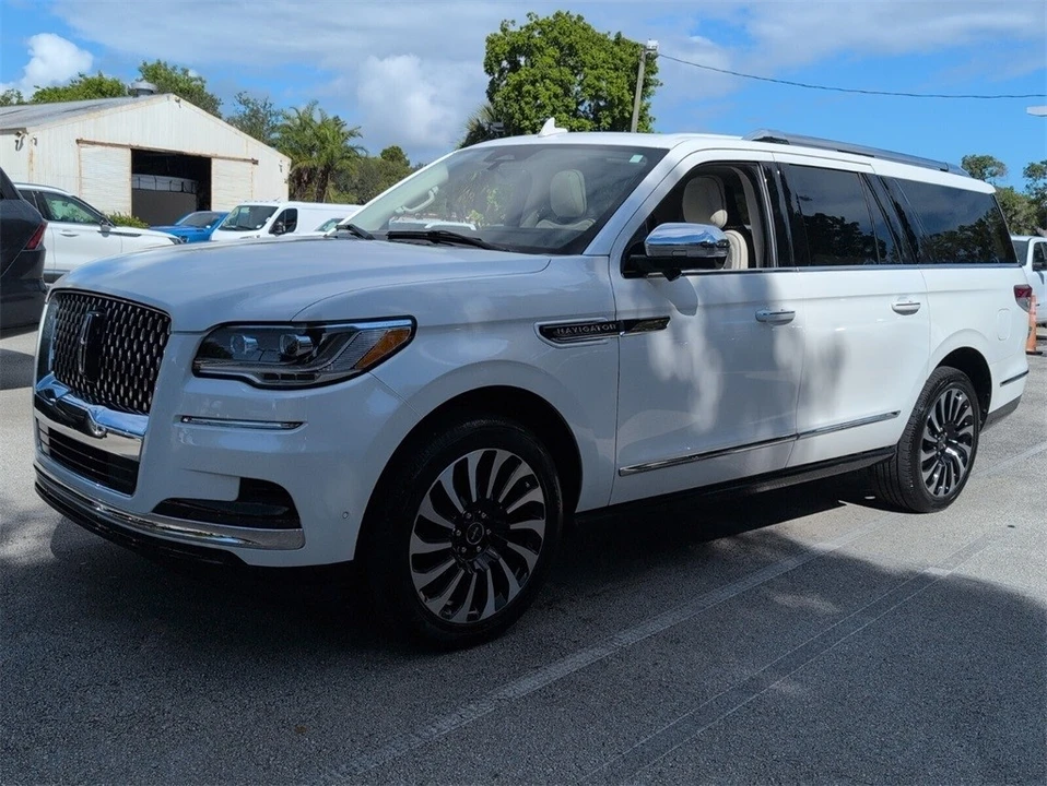 2022 Lincoln Navigator 4th Gen - Image 4 of 12