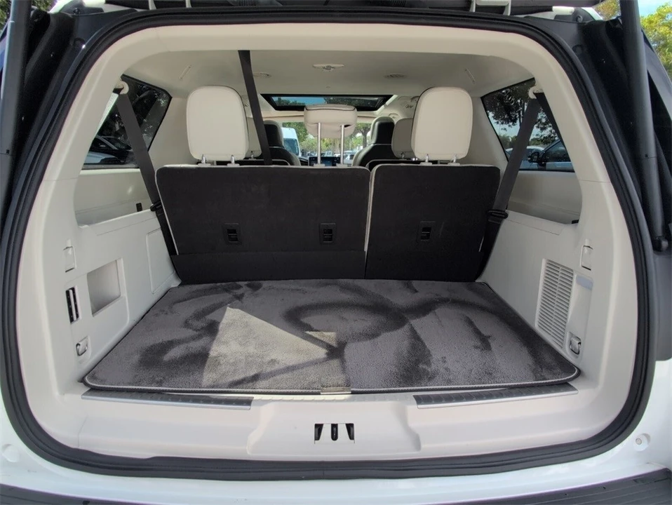 2022 Lincoln Navigator 4th Gen - Image 11 of 12