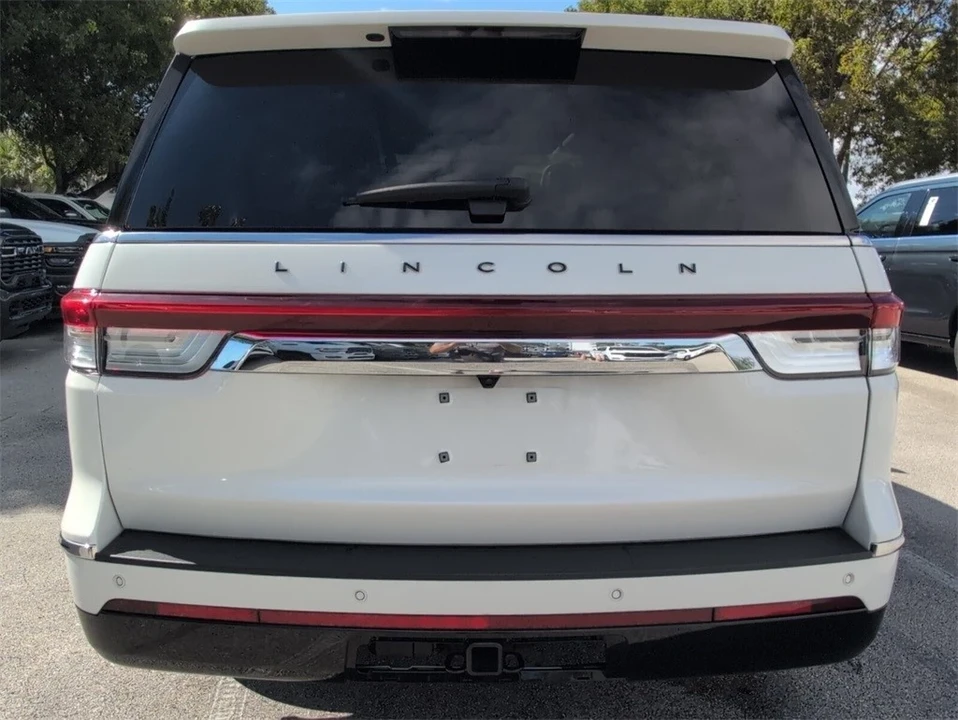 2022 Lincoln Navigator 4th Gen - Image 13 of 21
