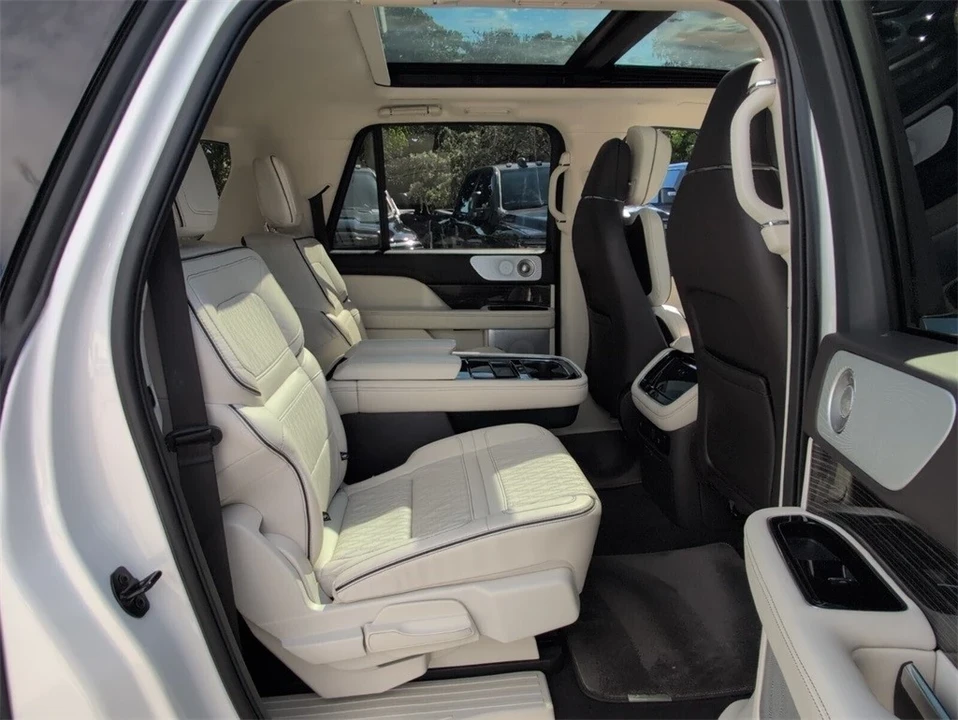 2022 Lincoln Navigator 4th Gen - Image 14 of 21