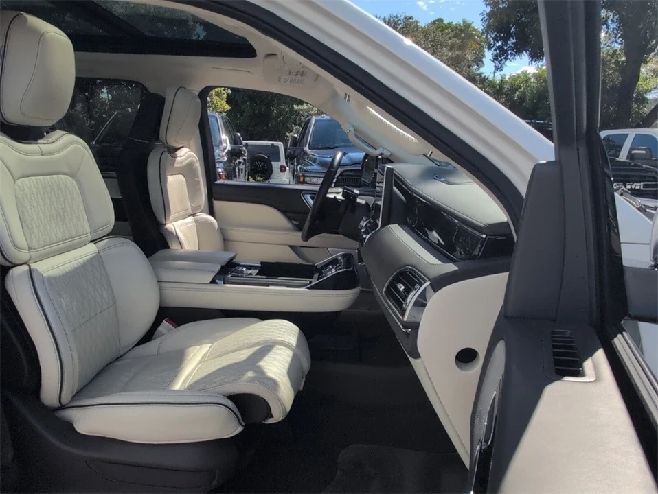 2022 Lincoln Navigator 4th Gen - Image 16 of 21