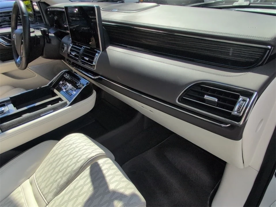 2022 Lincoln Navigator 4th Gen - Image 15 of 21