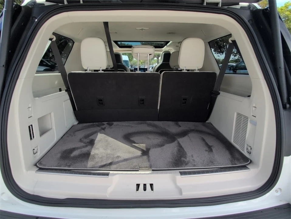 2022 Lincoln Navigator 4th Gen - Image 11 of 21