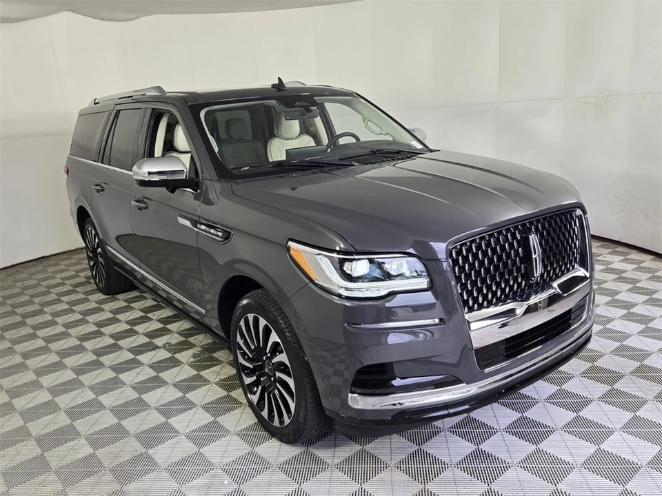 2022 Lincoln Navigator 4th Gen - Image 2 of 12