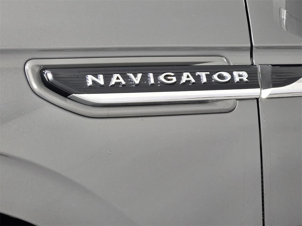 2022 Lincoln Navigator 4th Gen - Image 6 of 12
