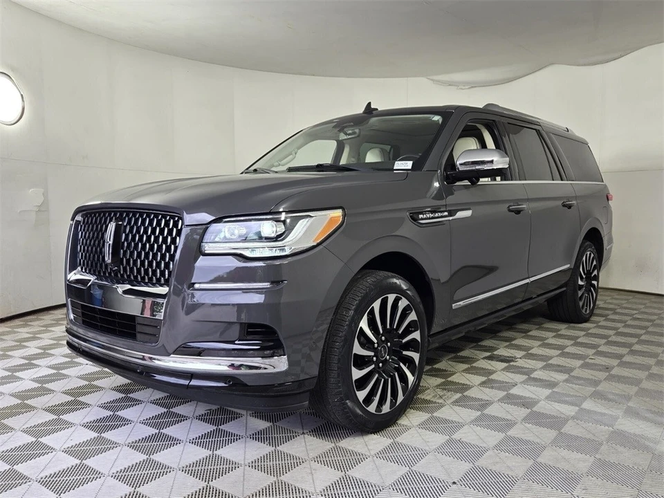 2022 Lincoln Navigator 4th Gen - Image 4 of 12