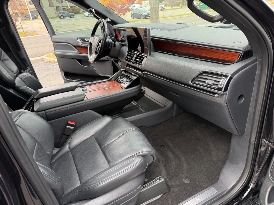 2022 Lincoln Navigator 4th Gen - Image 17 of 20