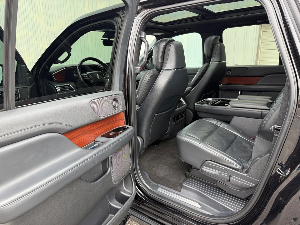 2022 Lincoln Navigator 4th Gen - Image 10 of 20
