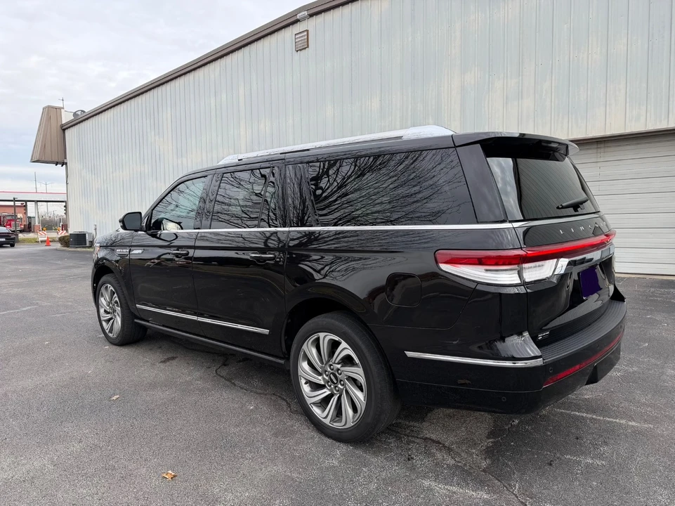 2022 Lincoln Navigator 4th Gen - Image 3 of 20