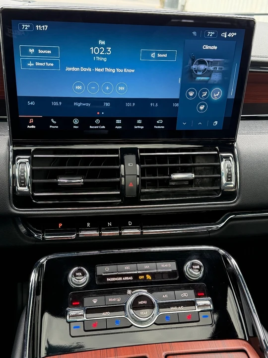 2022 Lincoln Navigator 4th Gen - Image 19 of 20
