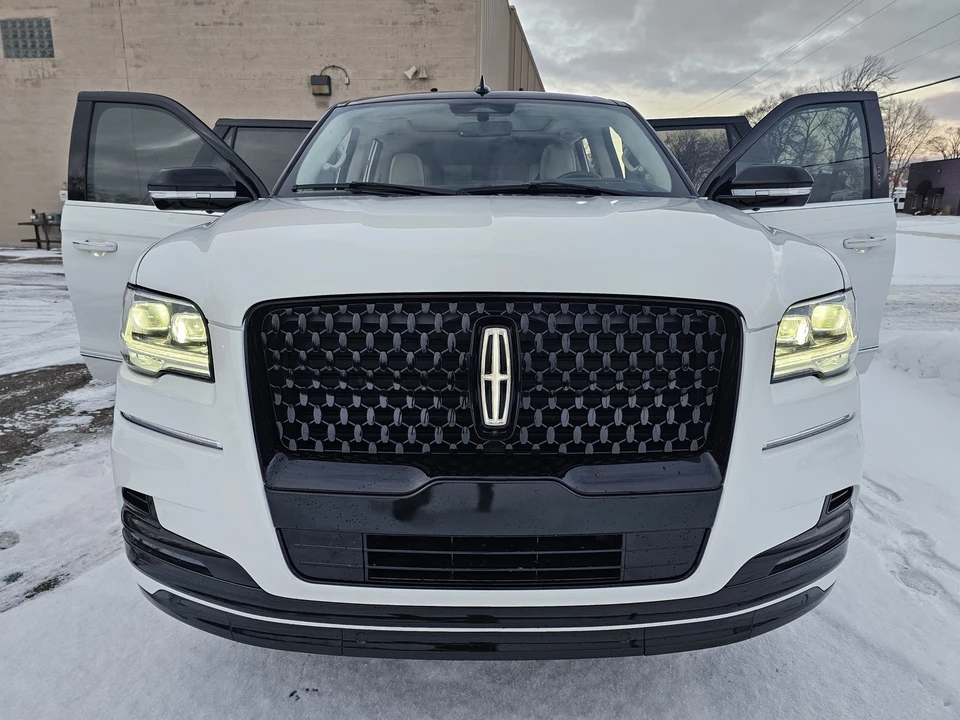 2022 Lincoln Navigator 4th Gen - Image 14 of 21