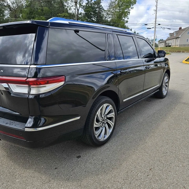 2022 Lincoln Navigator 4th Gen - Image 16 of 17