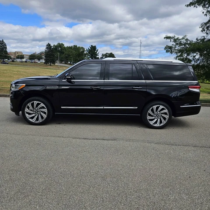 2022 Lincoln Navigator 4th Gen - Image 17 of 17