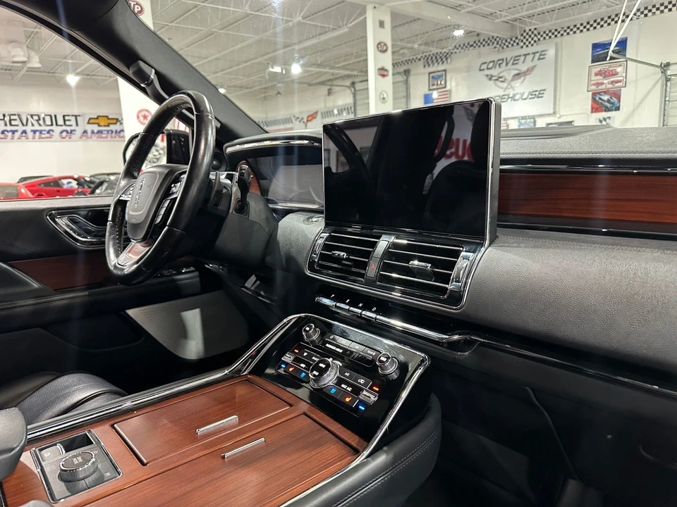 2022 Lincoln Navigator 4th Gen - Image 15 of 21