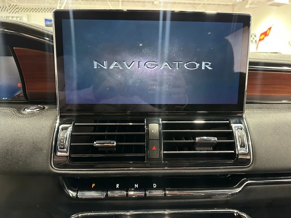 2022 Lincoln Navigator 4th Gen - Image 17 of 21