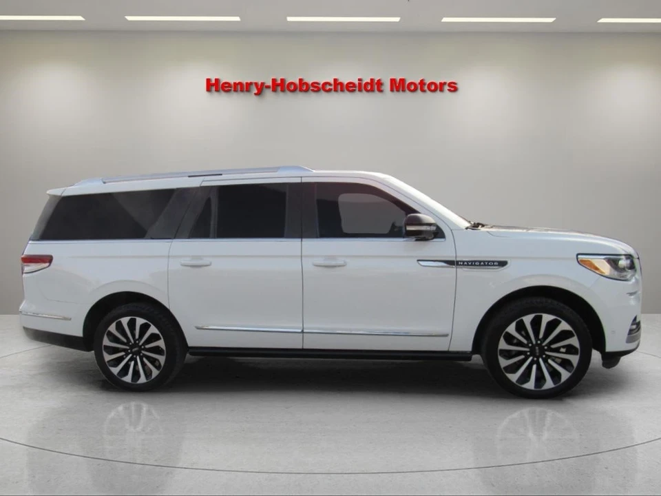 2022 Lincoln Navigator 4th Gen - Image 9 of 12