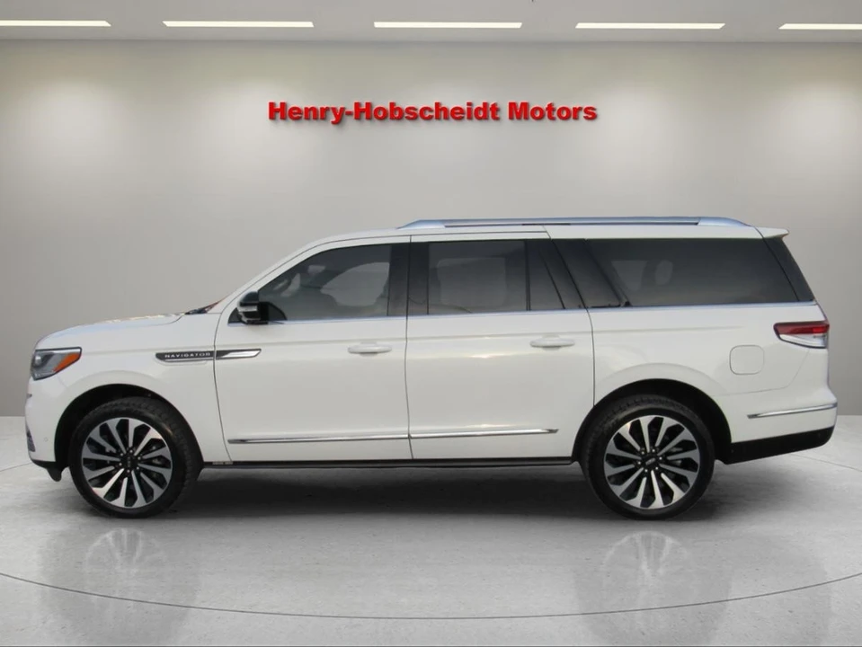 2022 Lincoln Navigator 4th Gen - Image 10 of 12