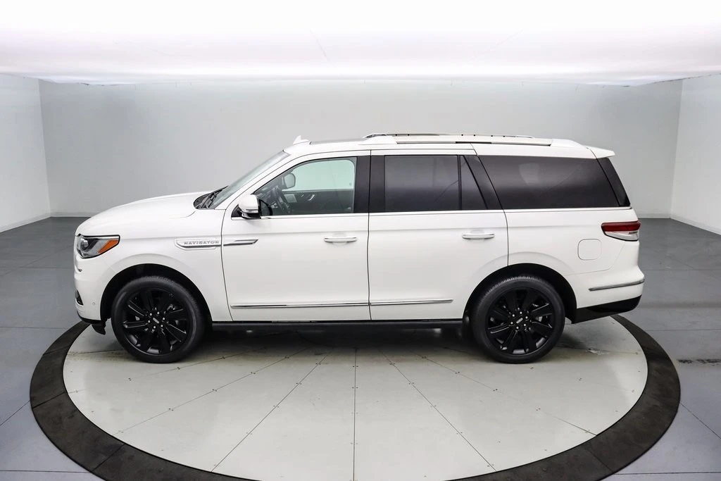 2022 Lincoln Navigator 4th Gen - Image 8 of 21