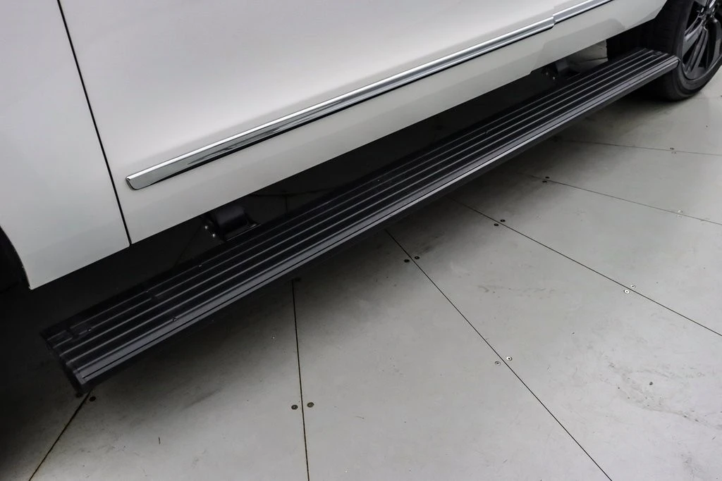2022 Lincoln Navigator 4th Gen - Image 13 of 21