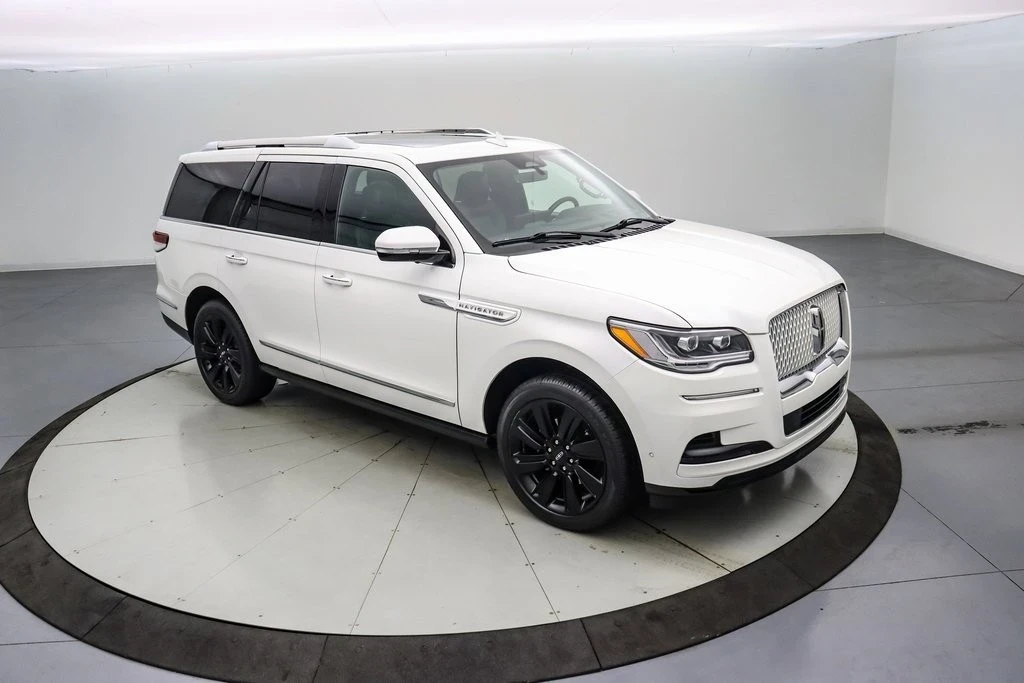 2022 Lincoln Navigator 4th Gen - Image 2 of 21