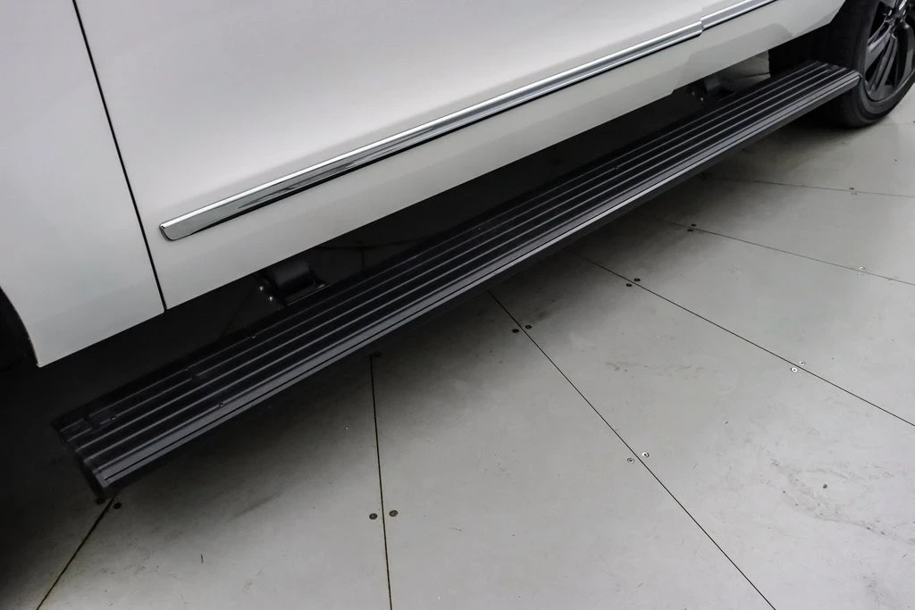 2022 Lincoln Navigator 4th Gen - Image 13 of 21