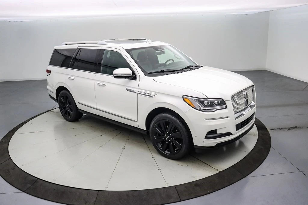 2022 Lincoln Navigator 4th Gen - Image 2 of 21