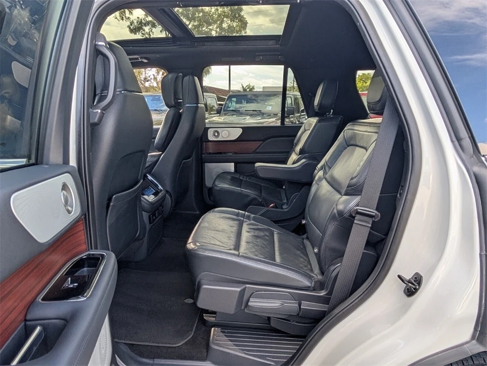 2022 Lincoln Navigator 4th Gen - Image 8 of 12