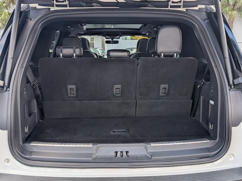 2022 Lincoln Navigator 4th Gen - Image 11 of 12