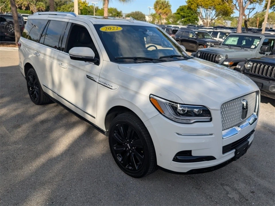 2022 Lincoln Navigator 4th Gen - Image 2 of 12