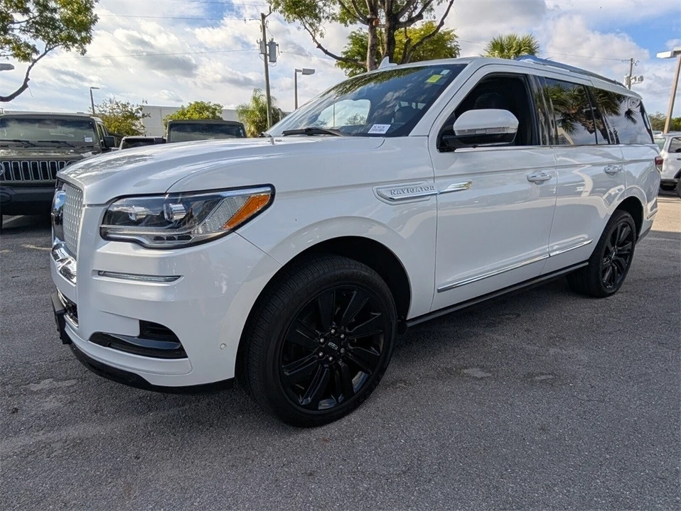 2022 Lincoln Navigator 4th Gen - Image 4 of 12