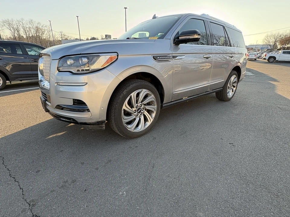 2022 Lincoln Navigator 4th Gen - Image 5 of 12