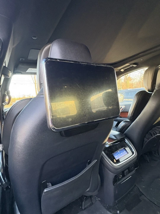 2022 Lincoln Navigator 4th Gen - Image 11 of 12