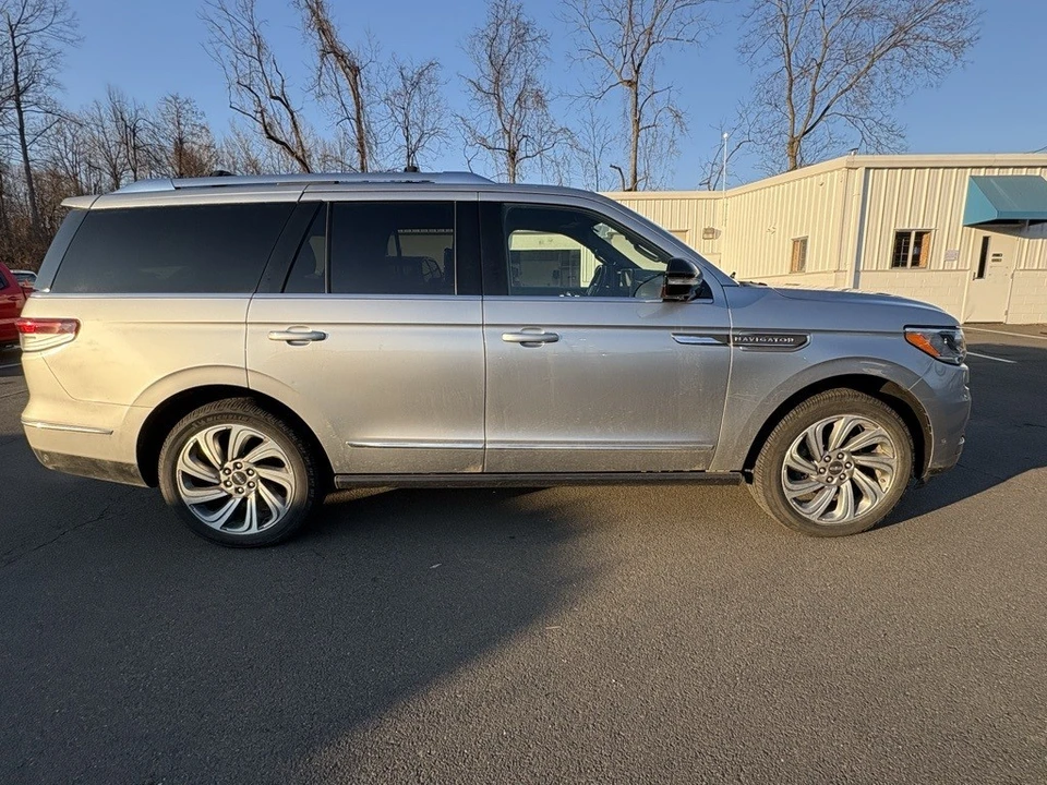 2022 Lincoln Navigator 4th Gen - Image 4 of 12