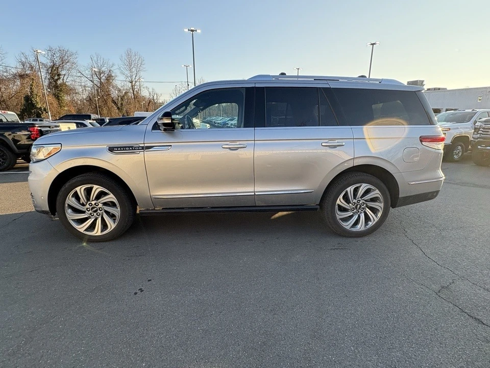 2022 Lincoln Navigator 4th Gen - Image 6 of 12