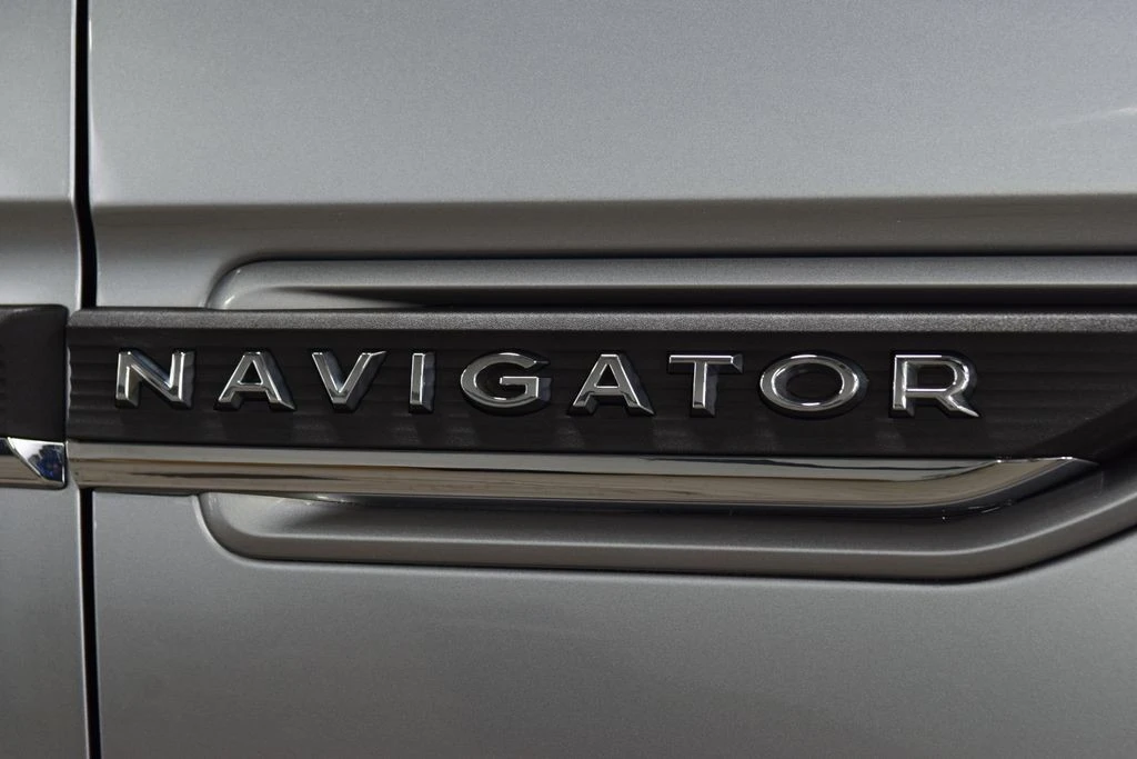 2022 Lincoln Navigator 4th Gen - Image 16 of 21