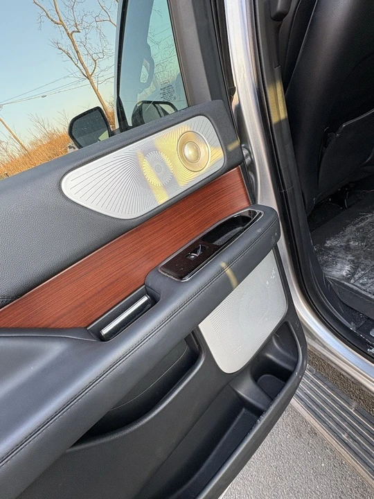 2022 Lincoln Navigator 4th Gen - Image 9 of 12