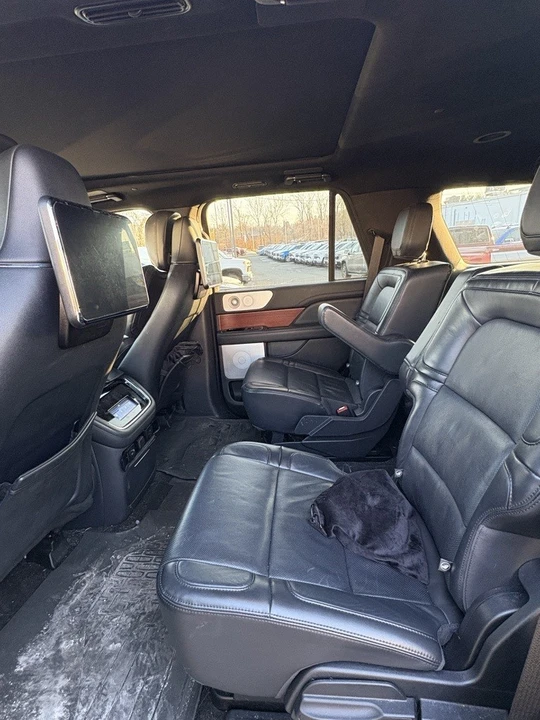 2022 Lincoln Navigator 4th Gen - Image 10 of 12