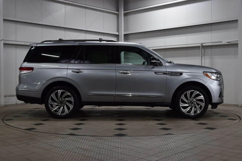 2022 Lincoln Navigator 4th Gen - Image 9 of 21