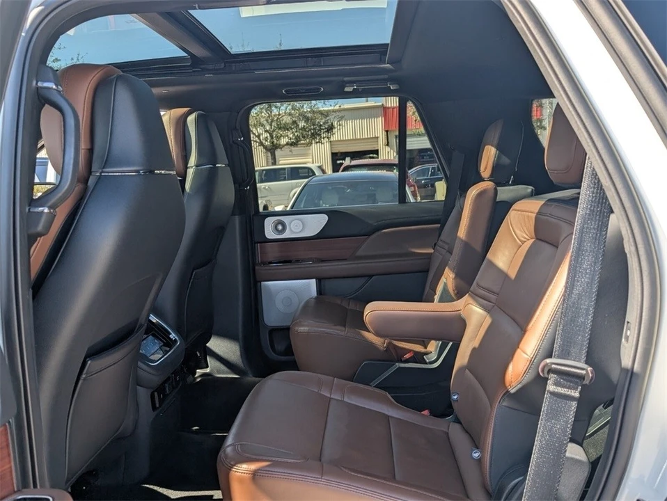 2022 Lincoln Navigator 4th Gen - Image 13 of 21