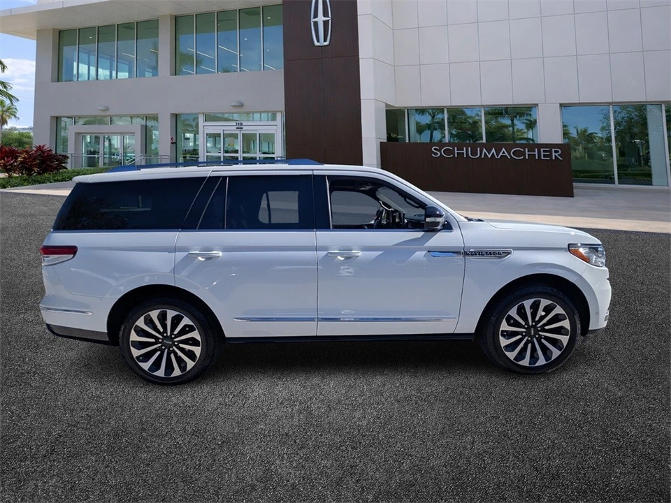 2022 Lincoln Navigator 4th Gen - Image 8 of 12