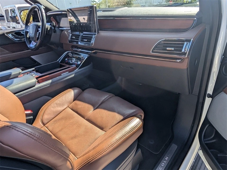2022 Lincoln Navigator 4th Gen - Image 18 of 21