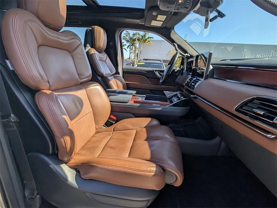 2022 Lincoln Navigator 4th Gen - Image 19 of 21