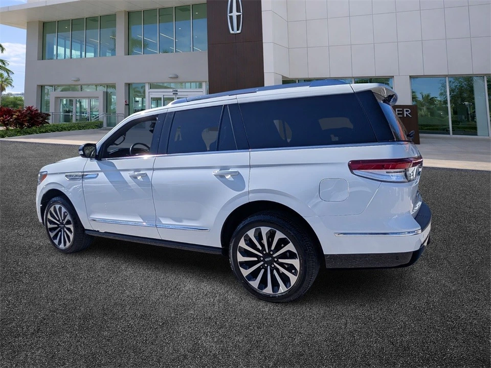2022 Lincoln Navigator 4th Gen - Image 5 of 12
