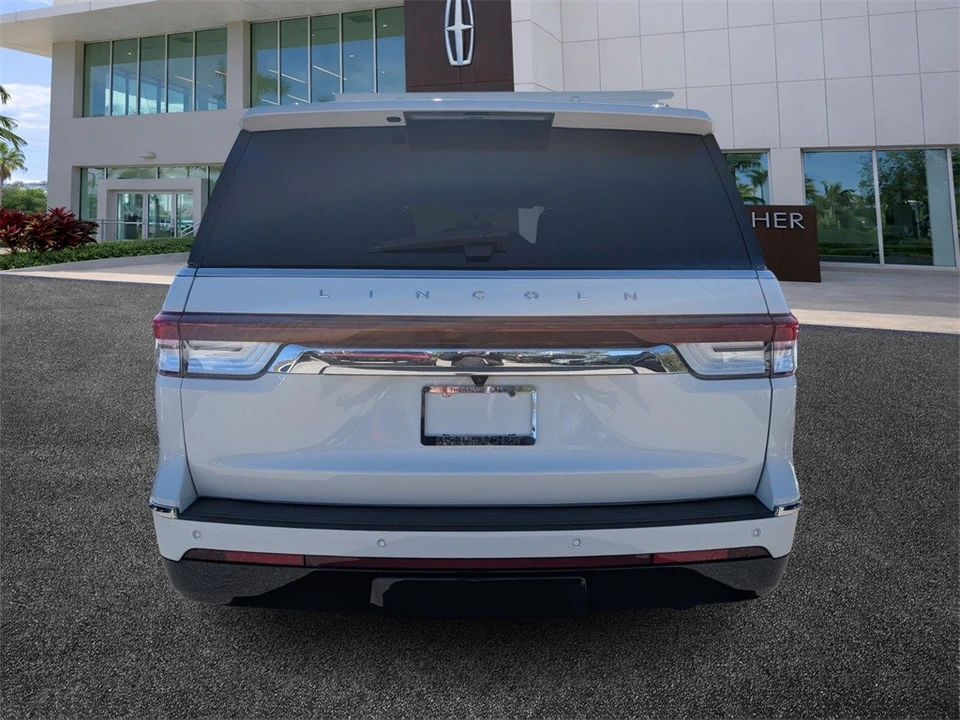 2022 Lincoln Navigator 4th Gen - Image 6 of 12