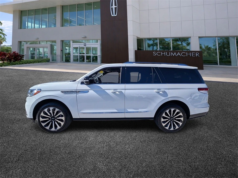 2022 Lincoln Navigator 4th Gen - Image 4 of 12