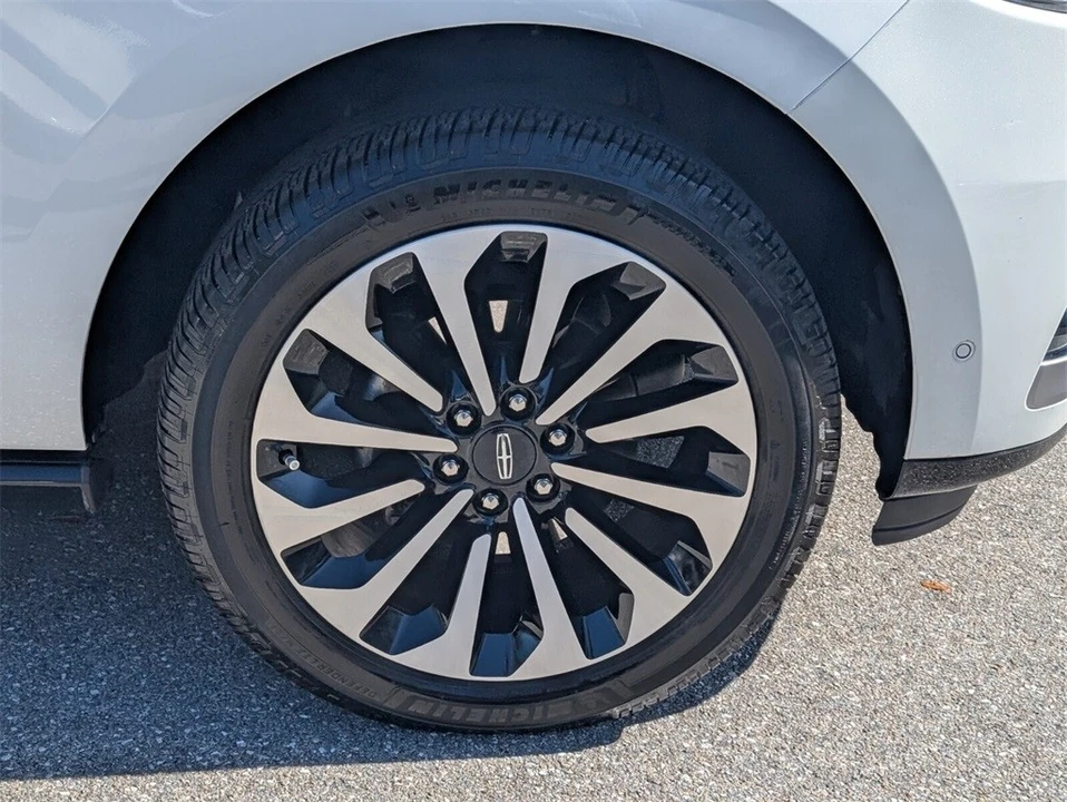 2022 Lincoln Navigator 4th Gen - Image 9 of 21